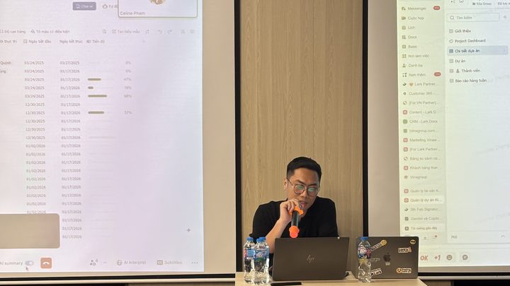 Chuyên gia Vinaweb trình diễn hệ thống trên màn hình lớn