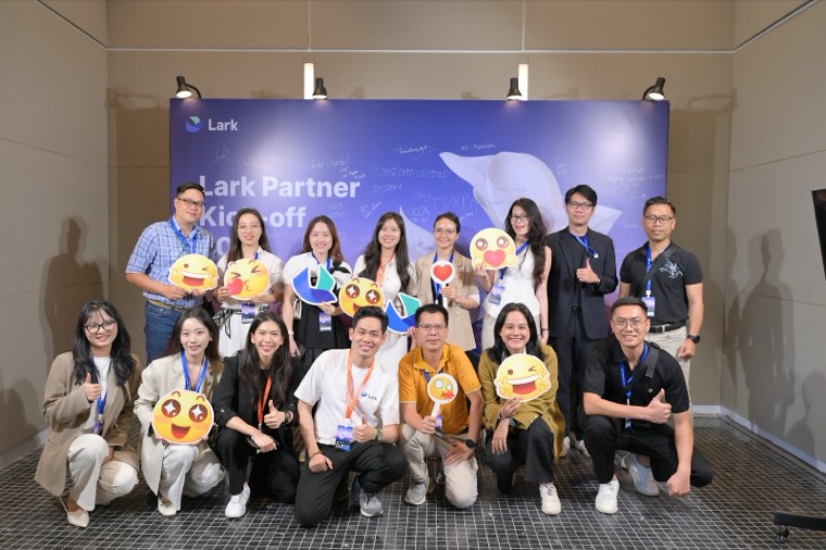 Ảnh tập thể tại Lark Partner Kick-off 2026