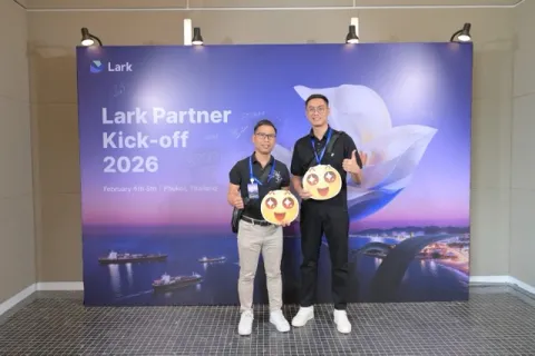 Chụp ảnh tại phông sự kiện Lark Partner Kick-off 2026